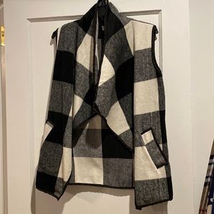 Size medium black and white (winter white) vest super soft. Never worn. No brand